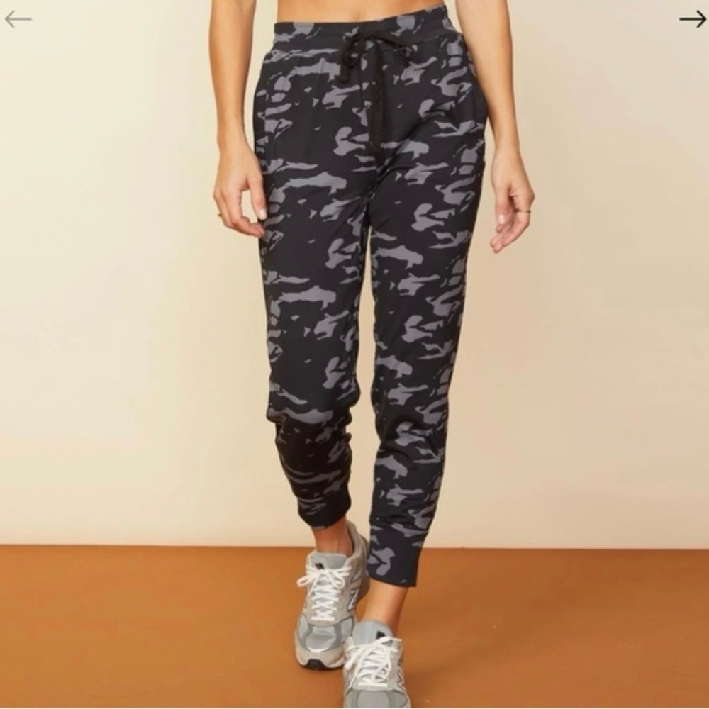 Monrow Black Gray Camo Crepe Skinny Sweatpants Womens S Jogger Pants camouflage